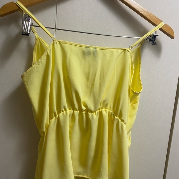 Yellow Ruffle Tie-Front Top Vera Moda - Picture 2 of 3